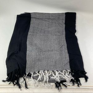 🔴5/$25 Black and White Striped Scarf